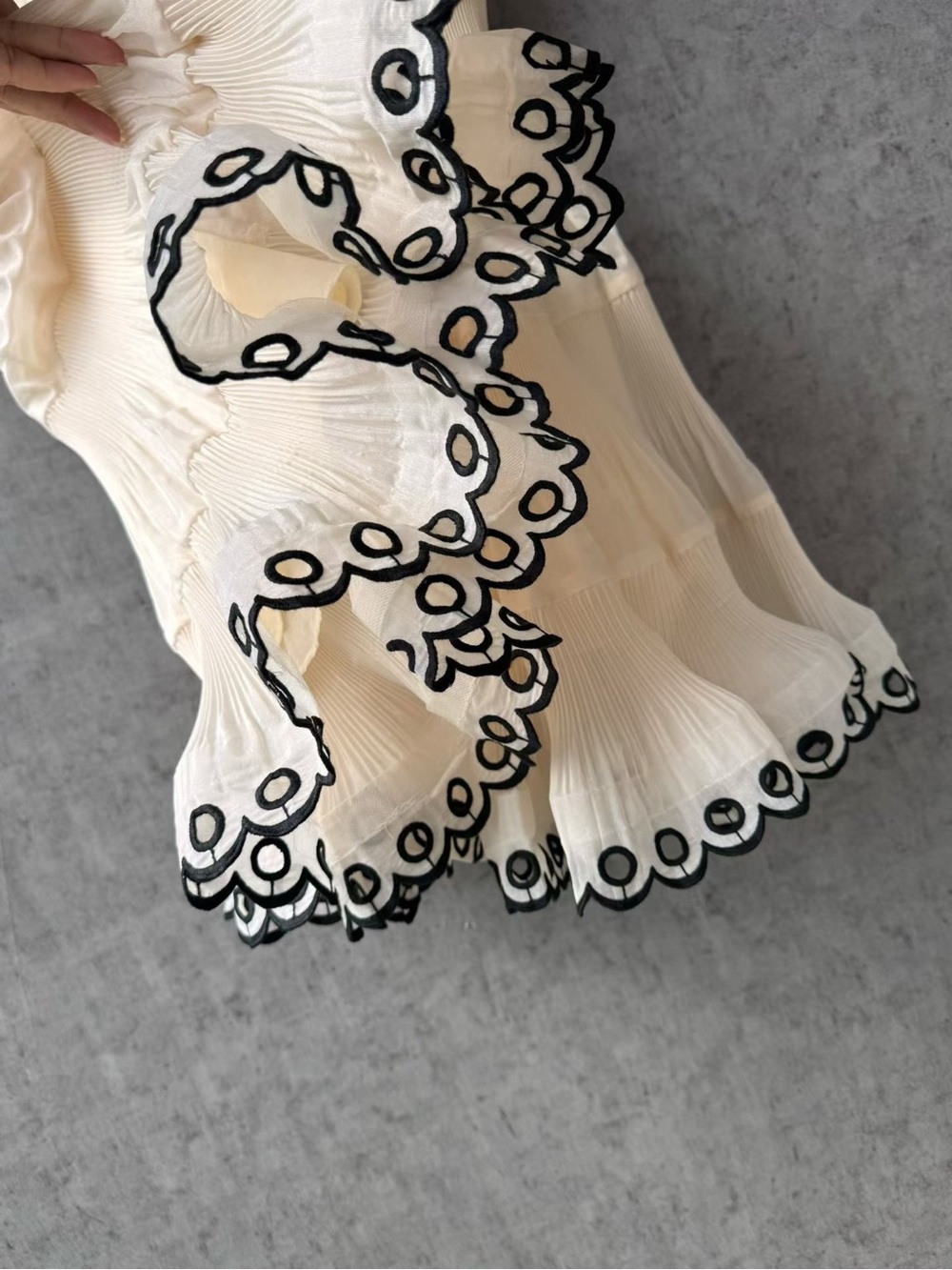 NWOT Zimmermann Cream Ruffle Dress with Black Trim, Size AU 2 = M - Picture 3 of 5